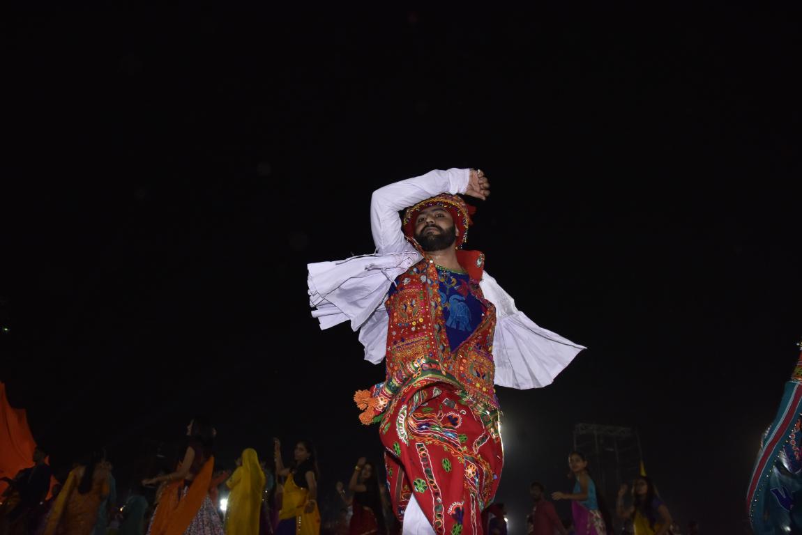 live navratri gandhinagar cultural forum 2018 Day 7 (14)