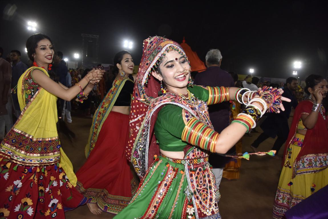 live navratri gandhinagar cultural forum 2018 Day 7 (18)