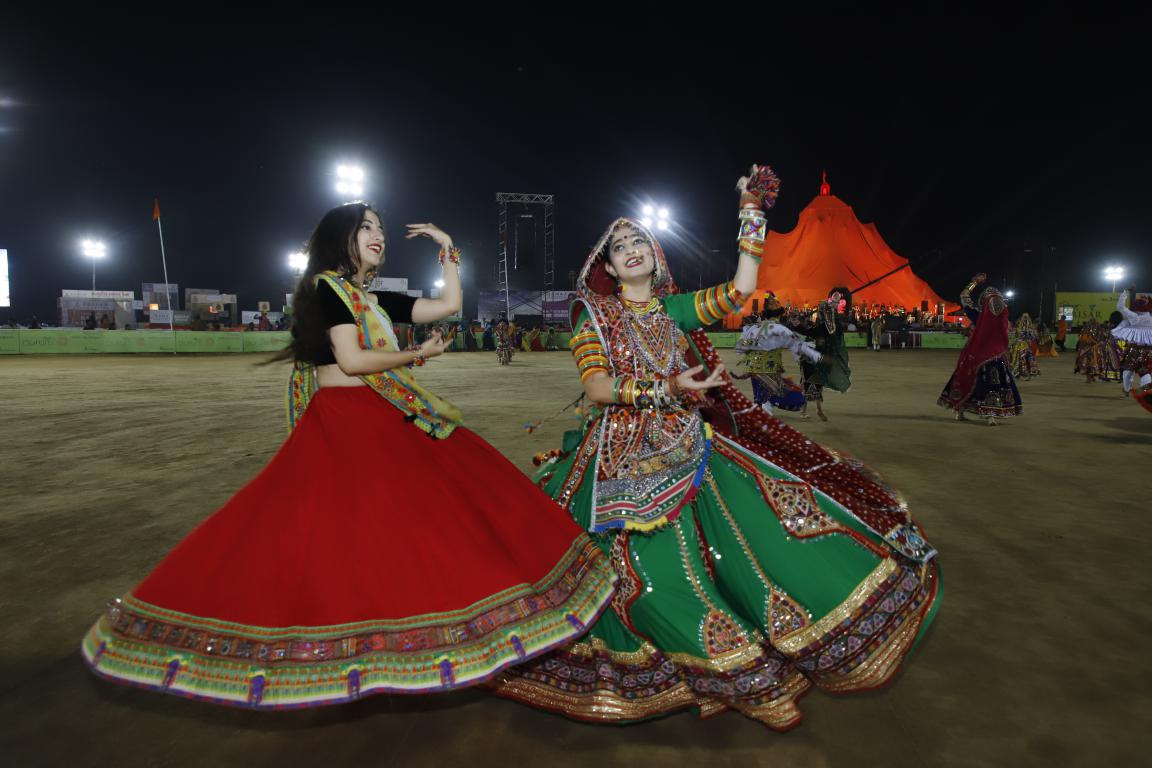 live navratri gandhinagar cultural forum 2018 Day 7 (30)