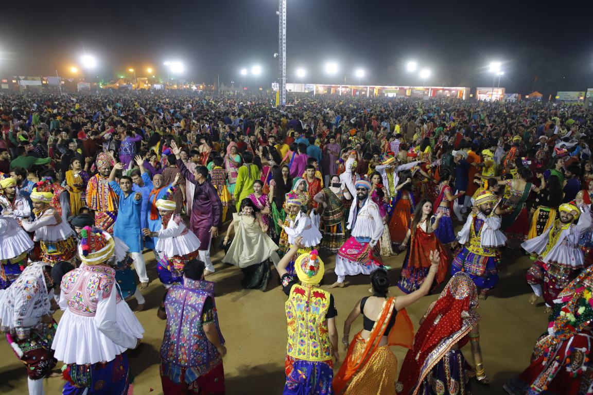 live navratri gandhinagar cultural forum 2018 Day 7 (46)