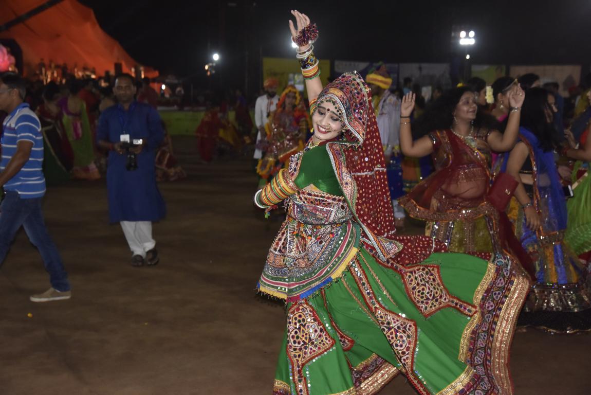 live navratri gandhinagar cultural forum 2018 Day 7 (6)
