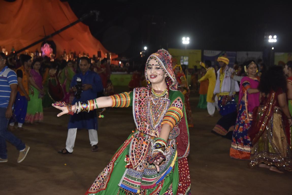 live navratri gandhinagar cultural forum 2018 Day 7 (7)