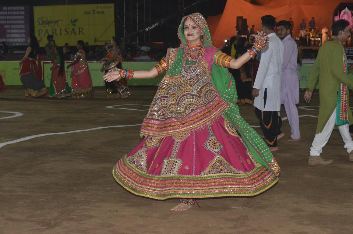 live navratri gandhinagar cultural forum 2018 day 8 (64)