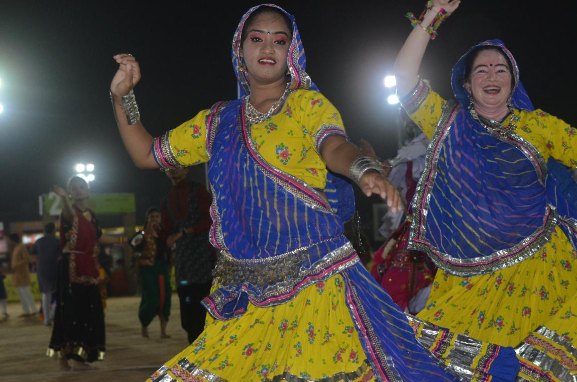 live navratri gandhinagar cultural forum 2018 day 8 (67)