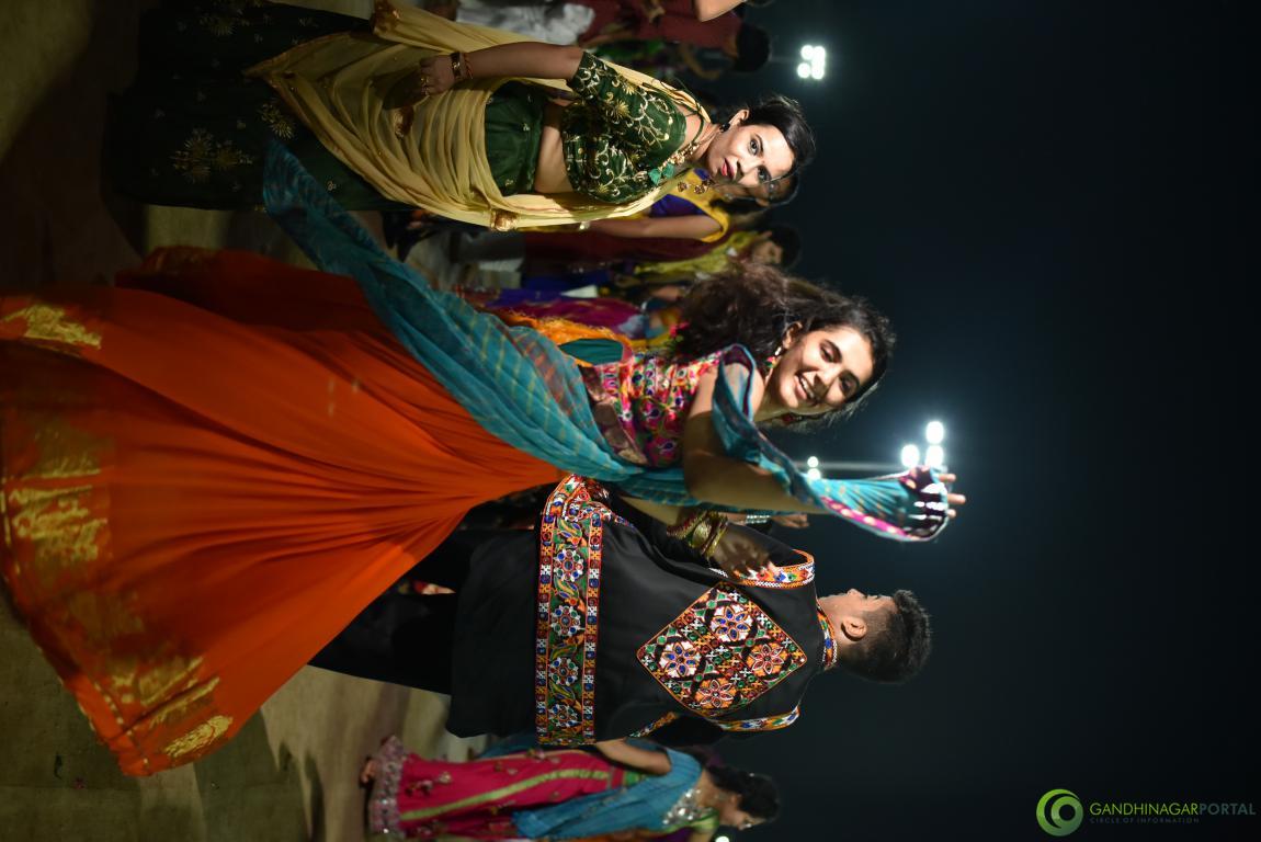Live Images of Gandhinagar Culture Forum Navratri 2019 Day 3 Raag Mehta, Naina Sarma
