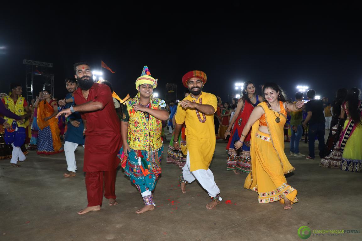 1_Gandhinagar-cultural-forum-Navratri-2019-day-3-19
