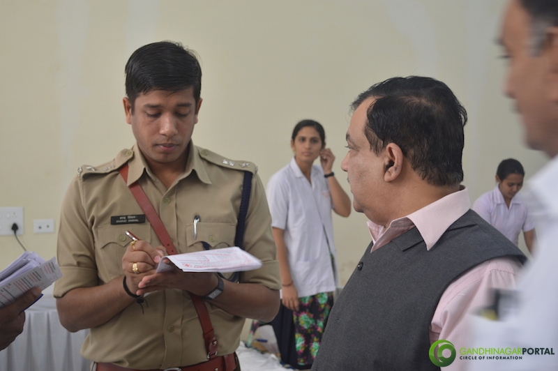 gandhinagar-police-49th-birthday-gandhinagar-blood-donation15