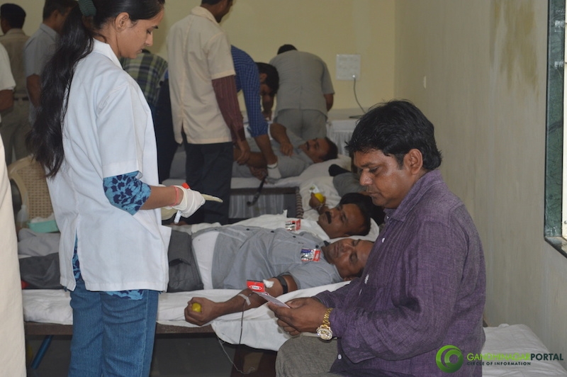 gandhinagar-police-49th-birthday-gandhinagar-blood-donation21