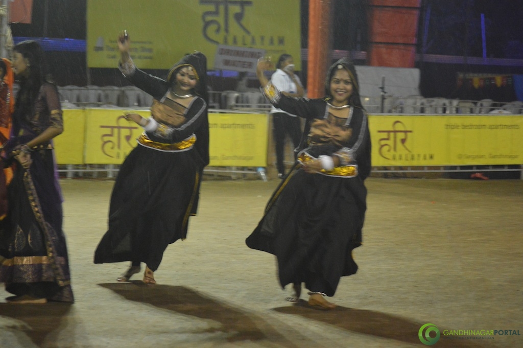 Gandhinagar Cultural Forum : Navli Navratri 2016 Live - Day 3