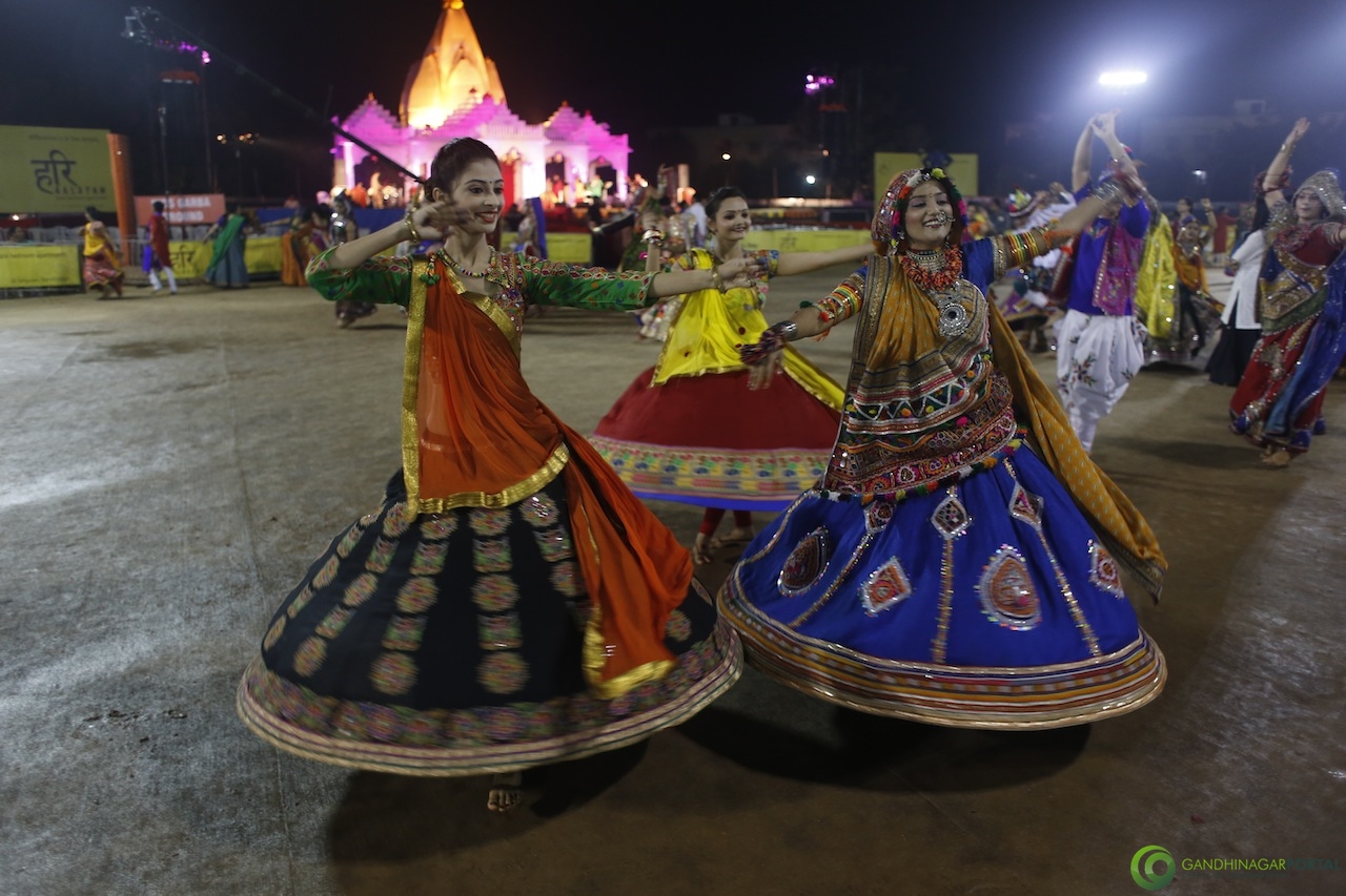 Gandhinagar Cultural Forum : Navli Navratri 2016 Live - Day 5