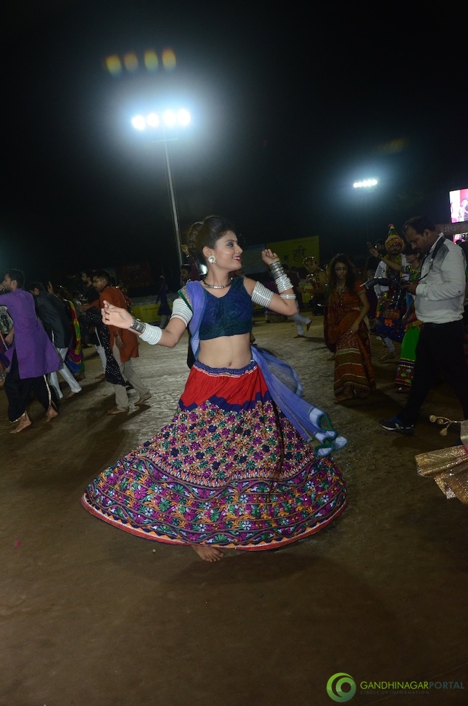 Gandhinagar Cultural Forum : Navli Navratri 2016 Live - Day 5