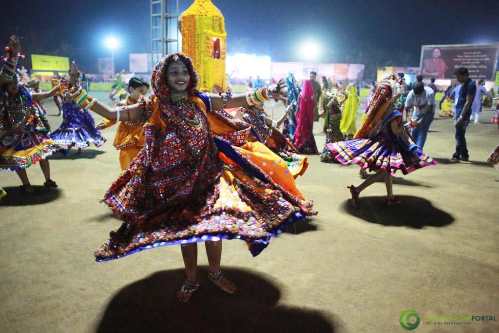 Gandhinagar Cultural Forum : Navratri 2015 - Day 7