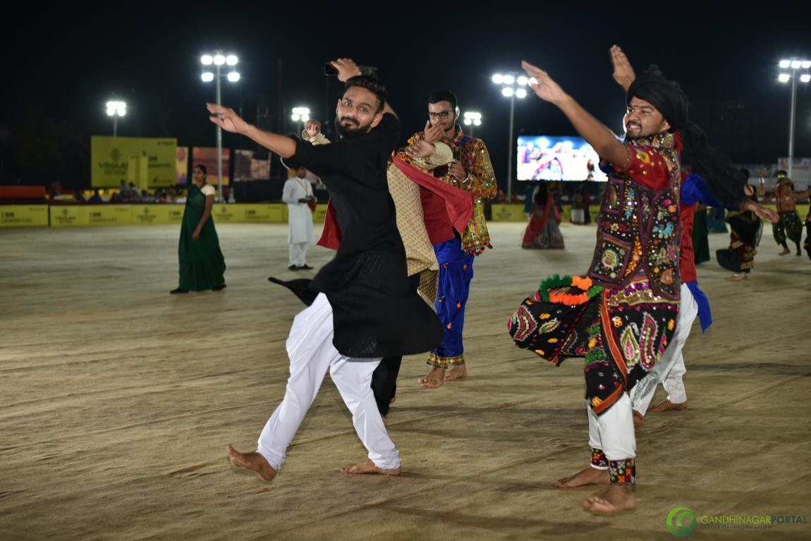 gandhinagar-cultural-forum-navratri-2019-day-6-106
