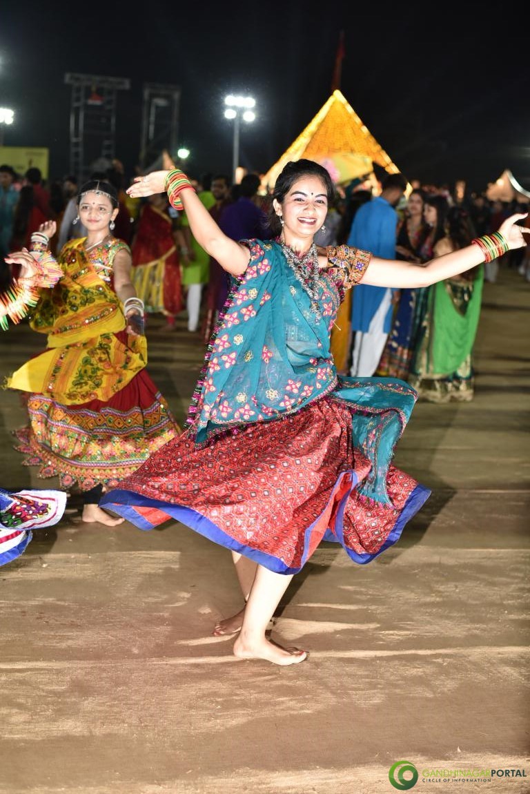 gandhinagar-cultural-forum-navratri-2019-day-6-130