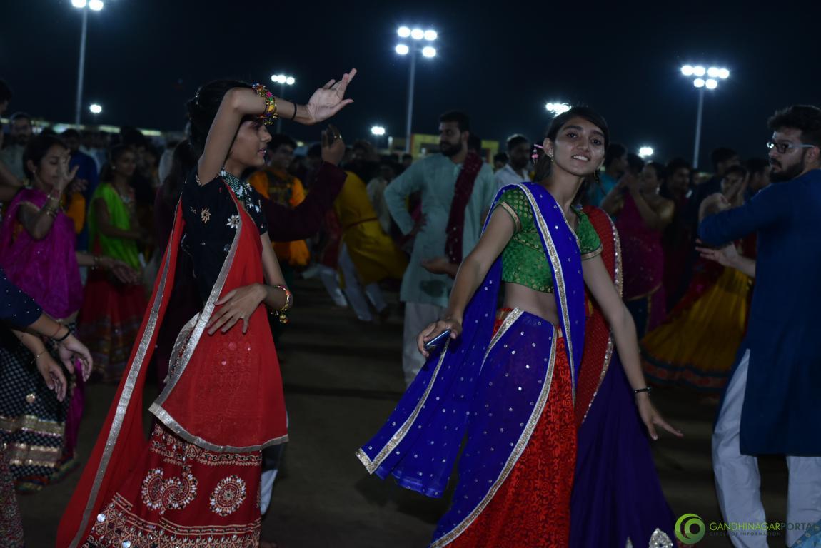 gandhinagar-cultural-forum-navratri-2019-day-6-154