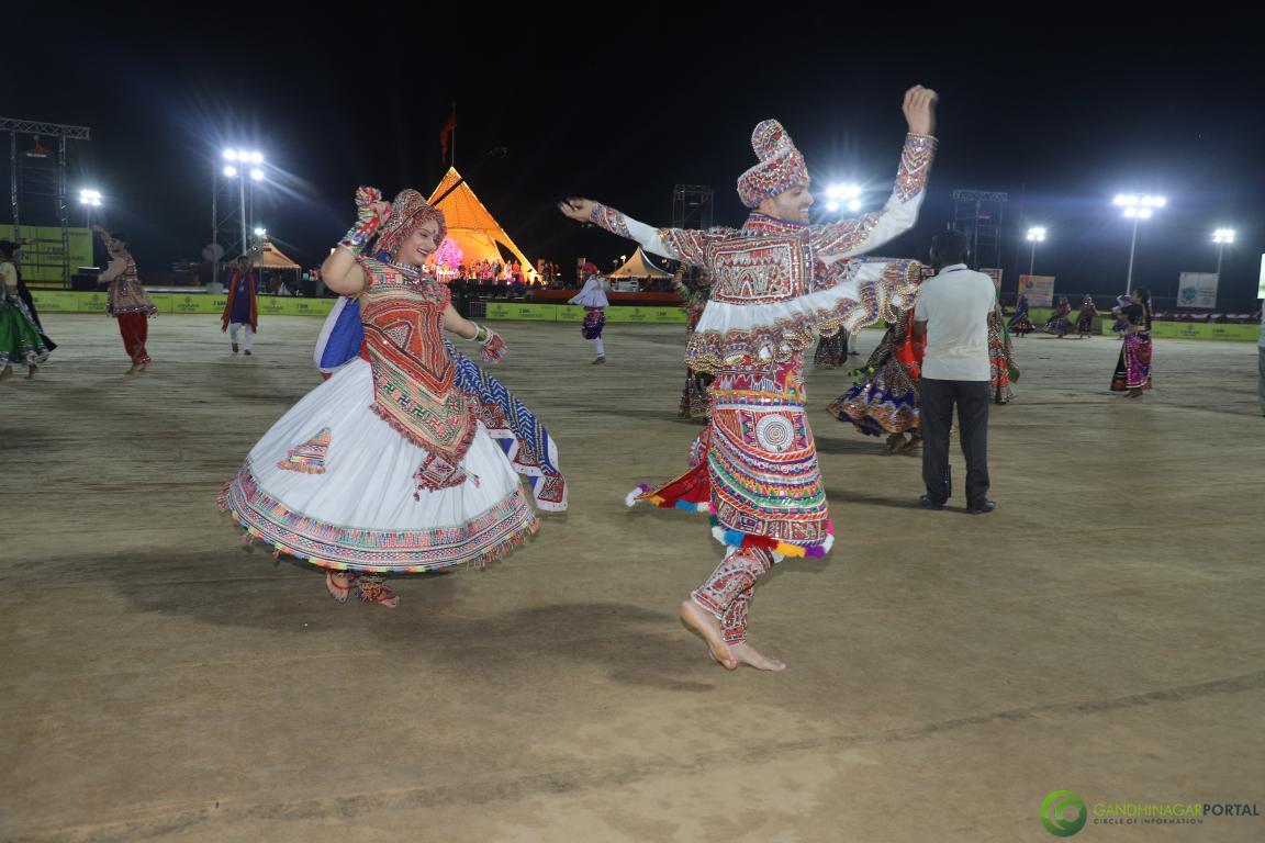 gandhinagar-cultural-forum-navratri-2019-day-6-18