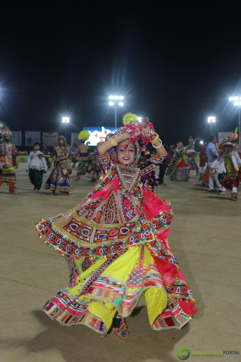 gandhinagar-cultural-forum-navratri-2019-day-6-26