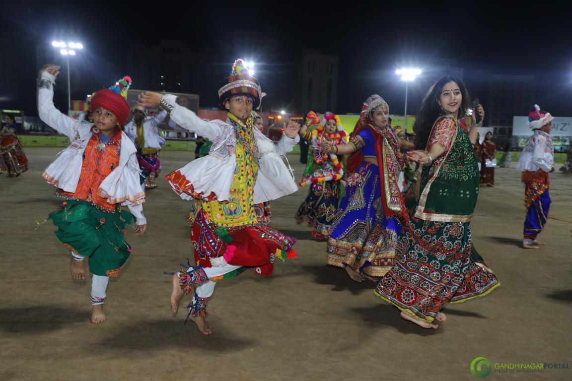 gandhinagar-cultural-forum-navratri-2019-day-6-27