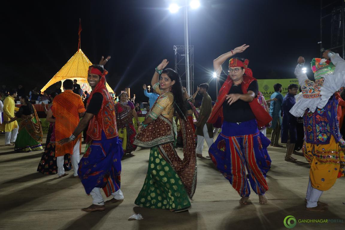gandhinagar-cultural-forum-navratri-2019-day-6-46