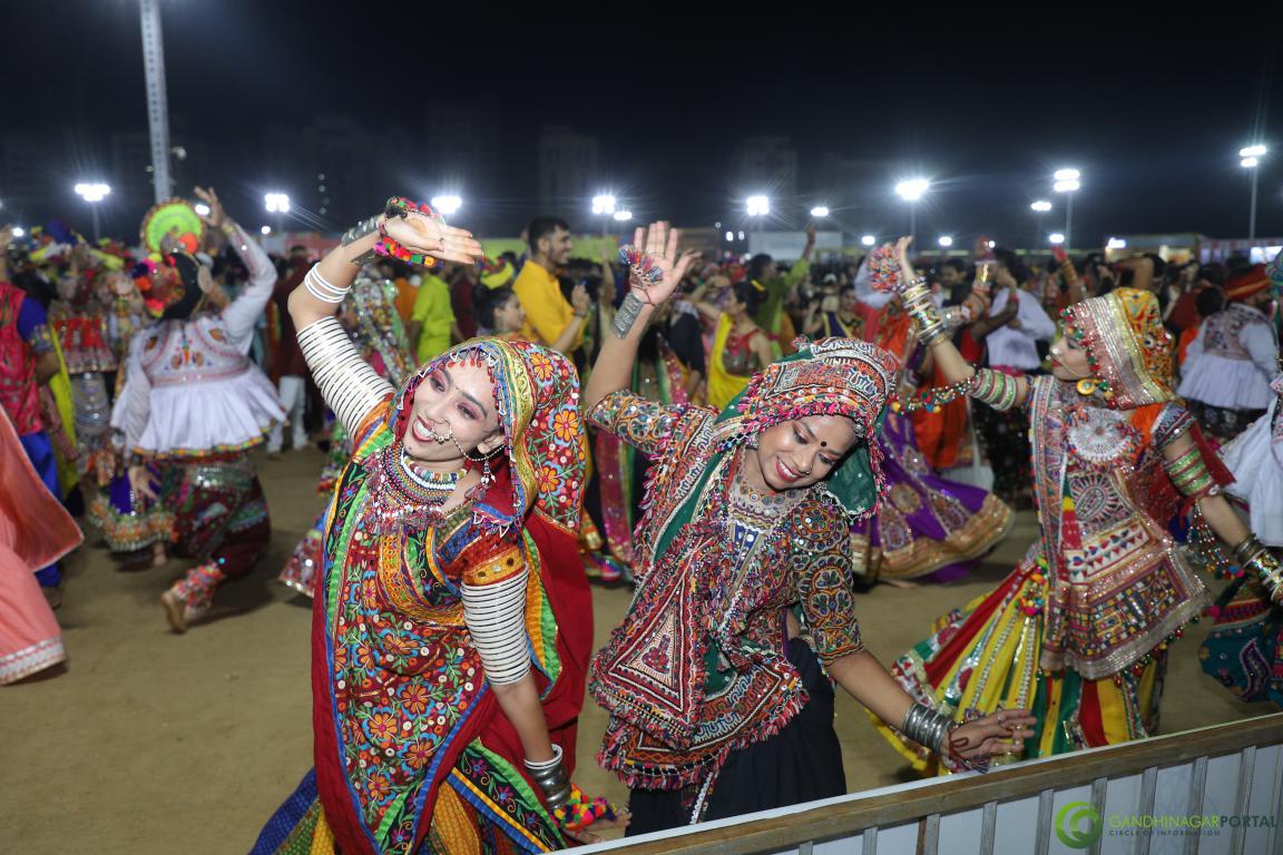 gandhinagar-cultural-forum-navratri-2019-day-6-61