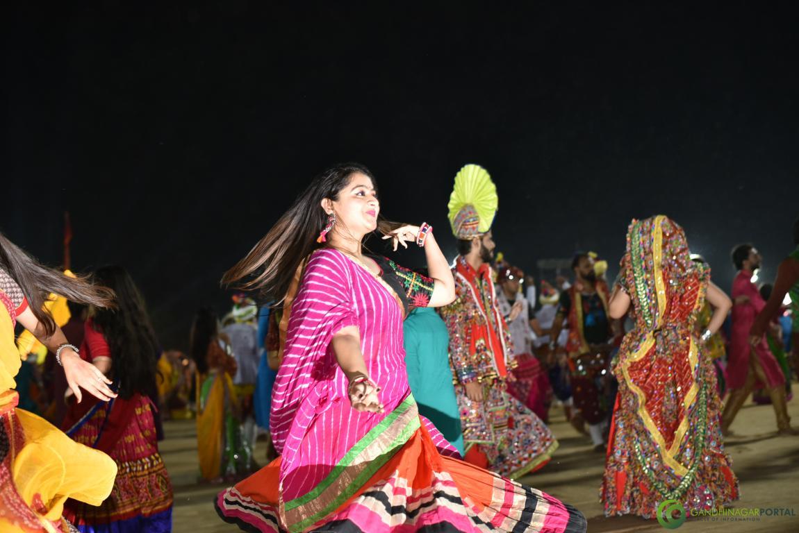 gandhinagar-cultural-forum-navratri-2019-day-6-129