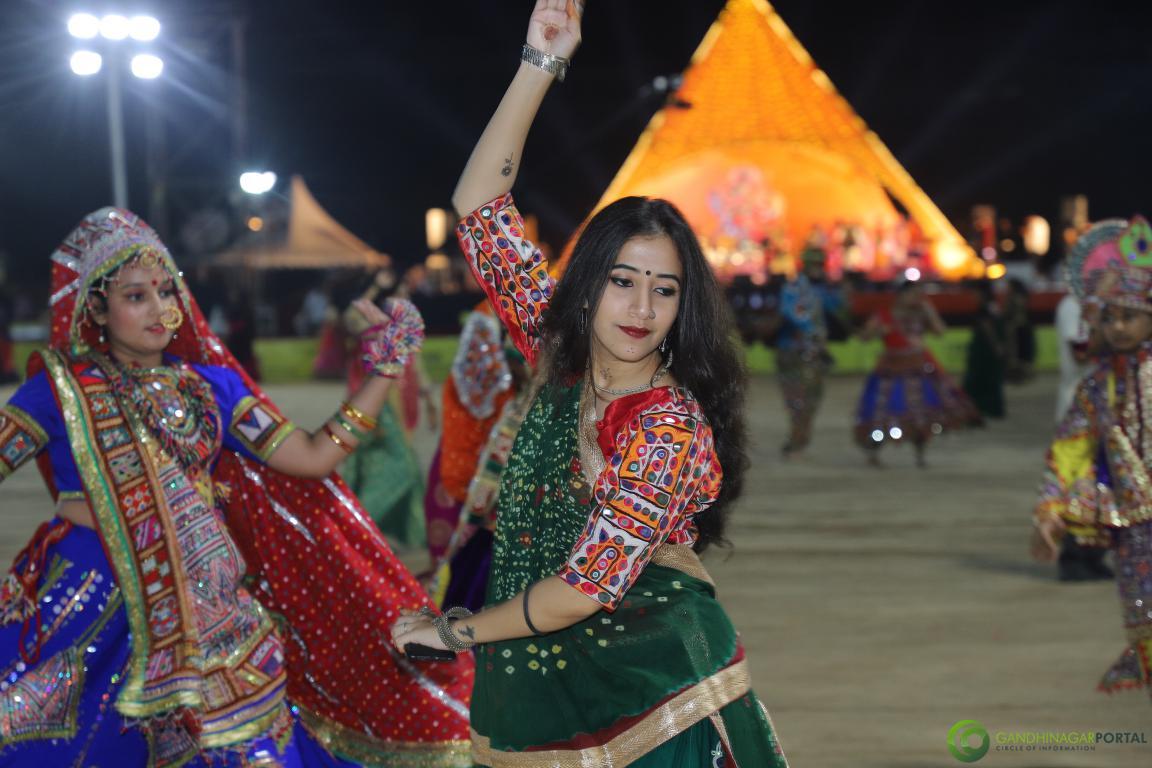 gandhinagar-cultural-forum-navratri-2019-day-6-19