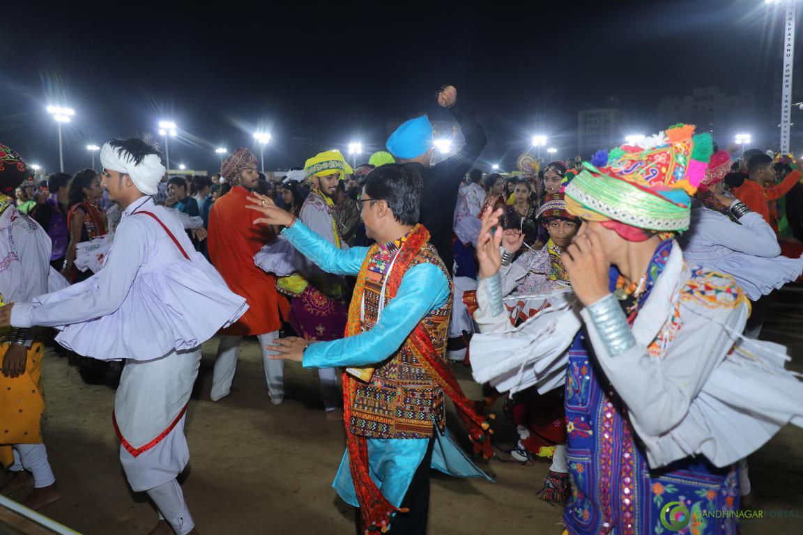 gandhinagar-cultural-forum-navratri-2019-day-6-68