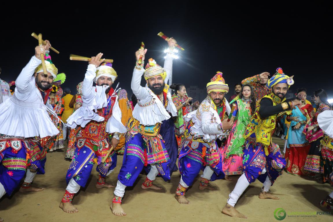 gandhinagar-cultural-forum-navratri-2019-day-6-74