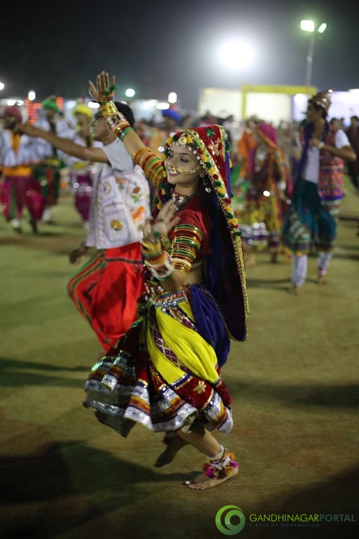 Live Photo Gallery of Gandhinagar Cultural Forum Navli Navratri 2015- Day 1 Garba