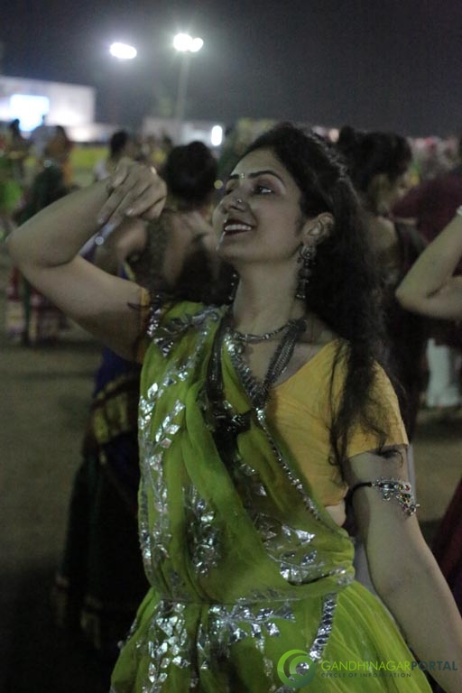 Live Photo Gallery of Gandhinagar Cultural Forum Navli Navratri 2015- Day- 2 Garba