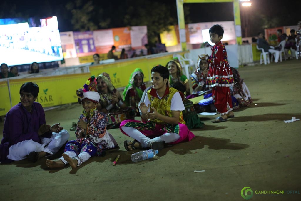 Live Photo Gallery of Gandhinagar Cultural Forum Navli Navratri 2015- Day-4 Garba
