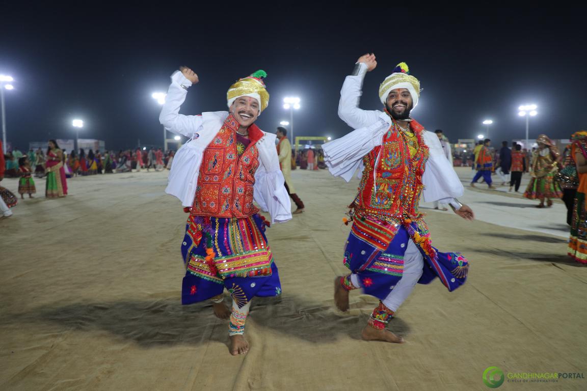 live-garba-gandhinagar-cultural-forum-2019-day8-14