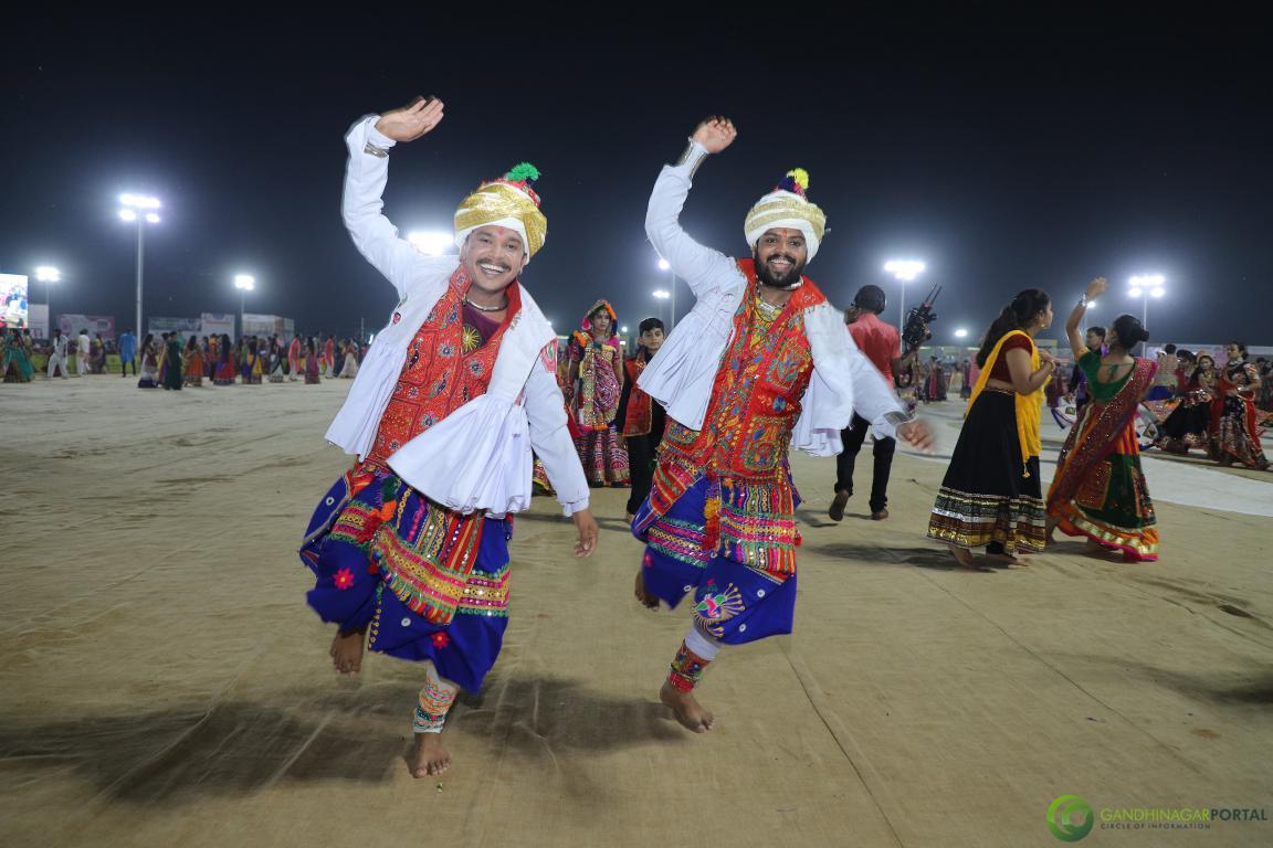 live-garba-gandhinagar-cultural-forum-2019-day8-15