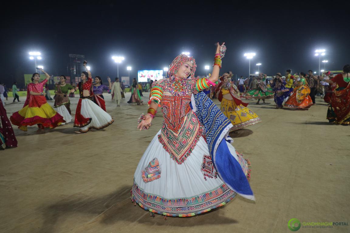 live-garba-gandhinagar-cultural-forum-2019-day8-3