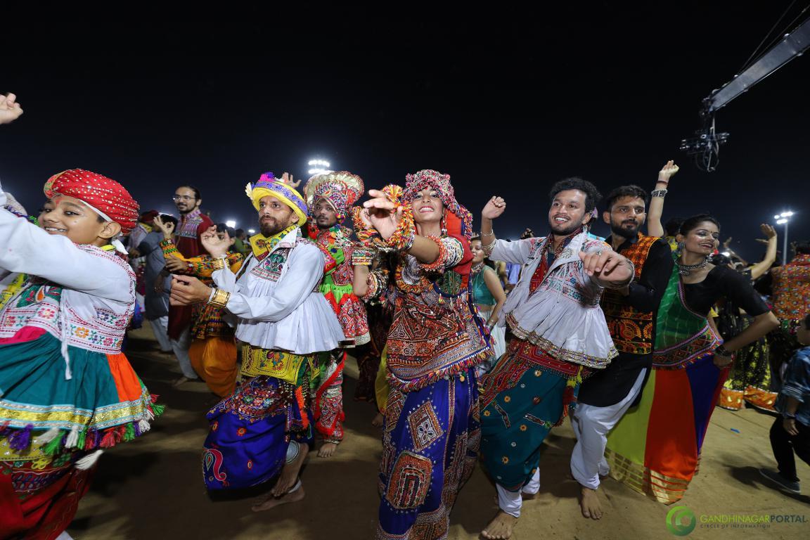 live-garba-gandhinagar-cultural-forum-navratri-2019-day-9-31
