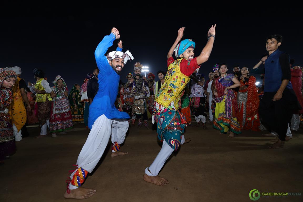 live-garba-gandhinagar-cultural-forum-navratri-2019-day-9-34