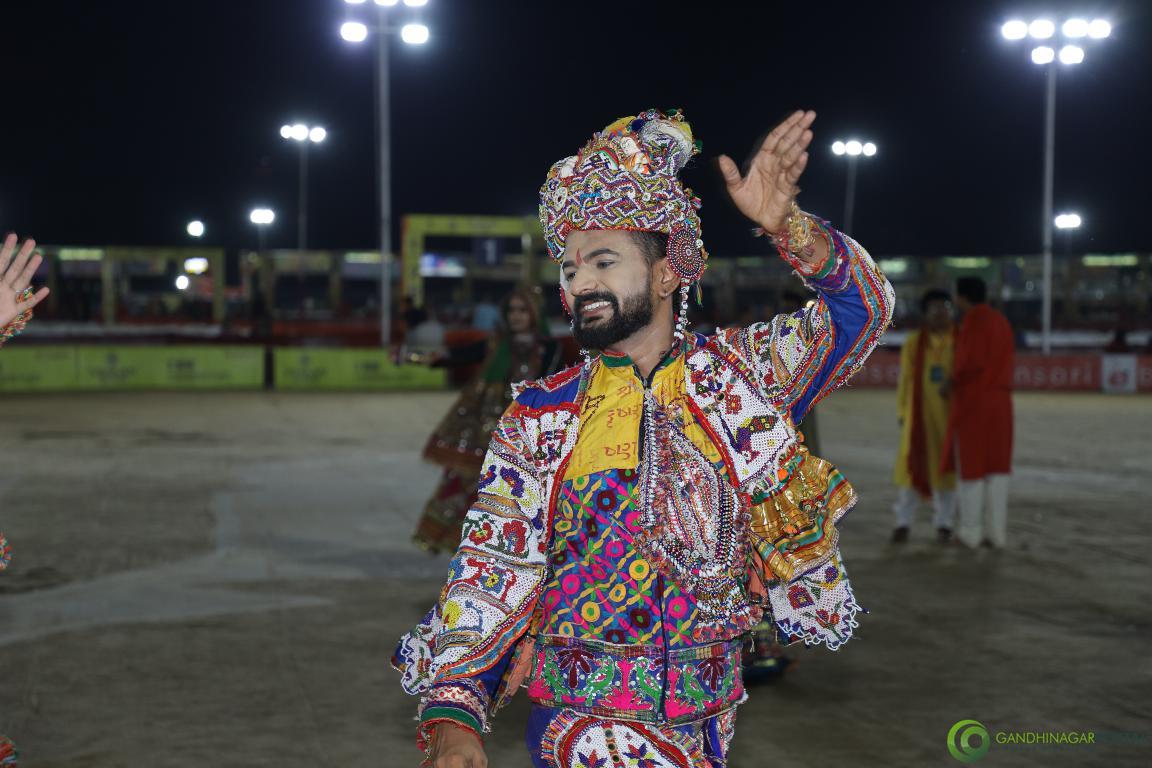 live-garba-gandhinagar-cultural-forum-navratri-2019-day-9-59