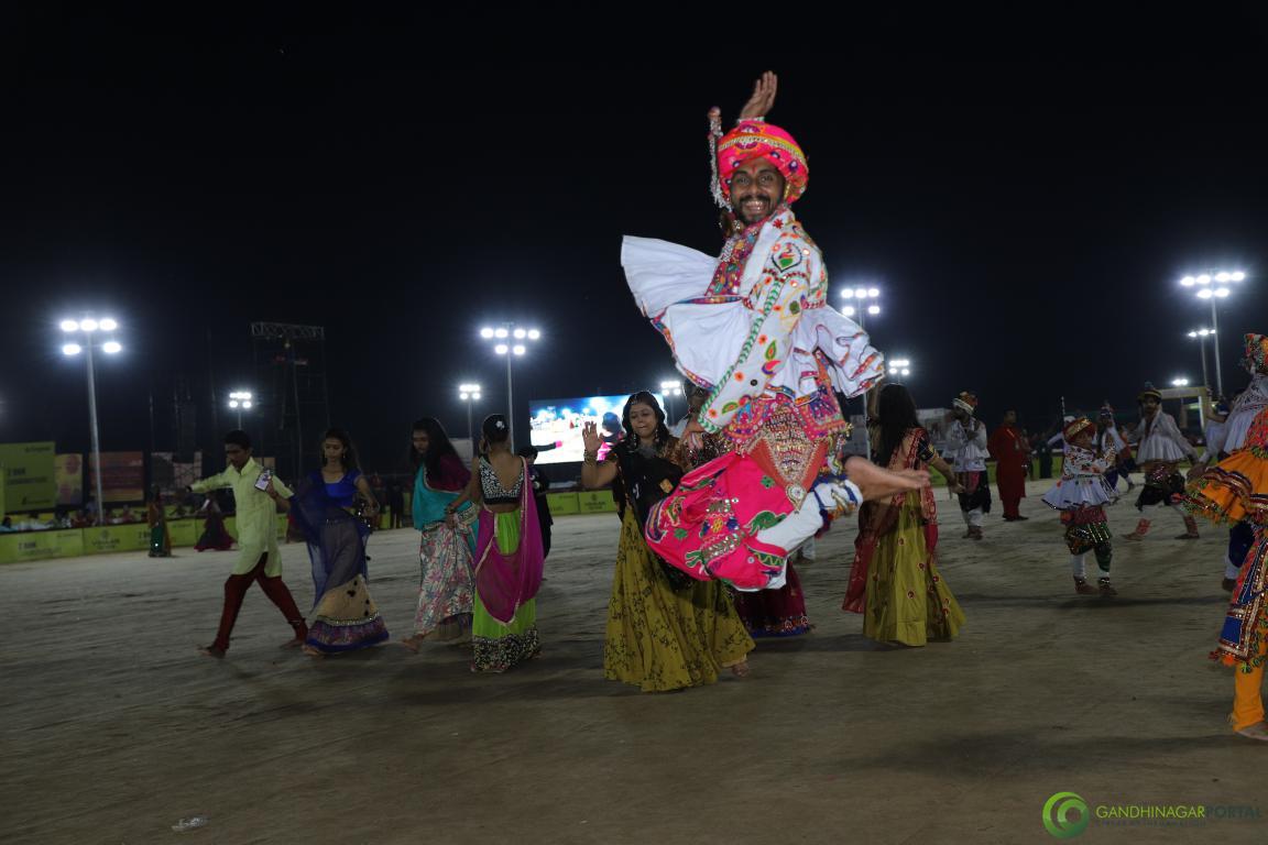 live-garba-gandhinagar-cultural-forum-navratri-2019-day-9-66