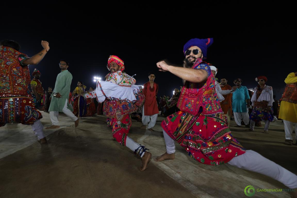live-garba-gandhinagar-cultural-forum-navratri-2019-day-9-12