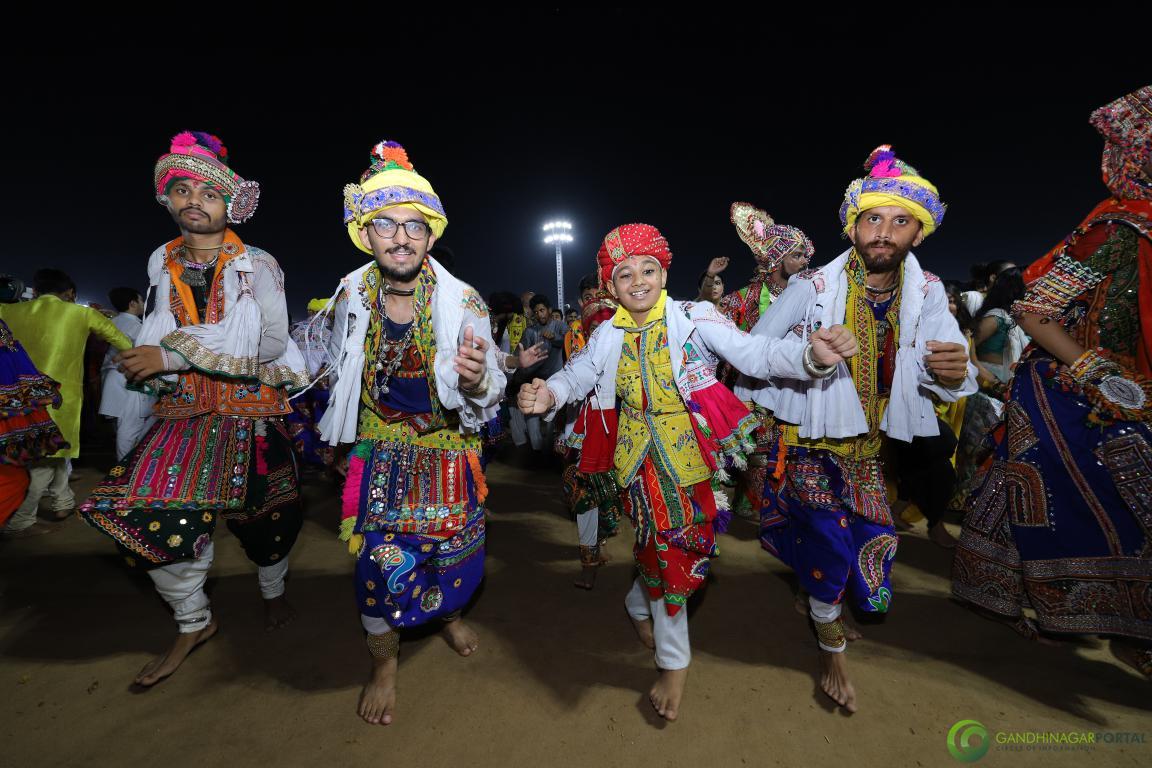 live-garba-gandhinagar-cultural-forum-navratri-2019-day-9-32