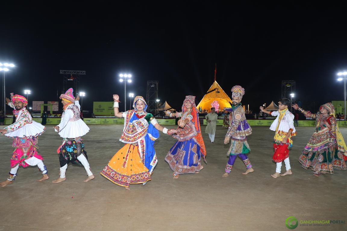 live-garba-gandhinagar-cultural-forum-navratri-2019-day-9-55