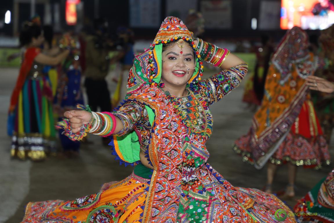 live-garba-gandhinagar-cultural-forum-navratri-2019-day-9-62