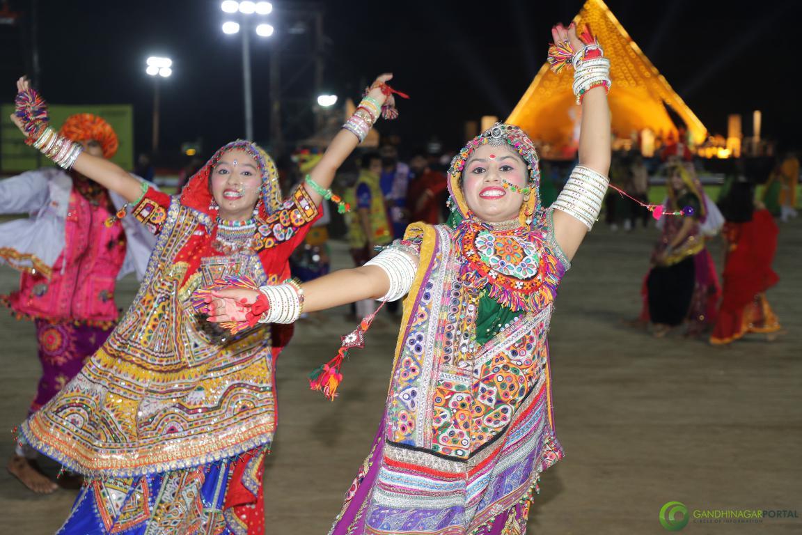 live-garba-gandhinagar-cultural-forum-navratri-2019-day-9-63