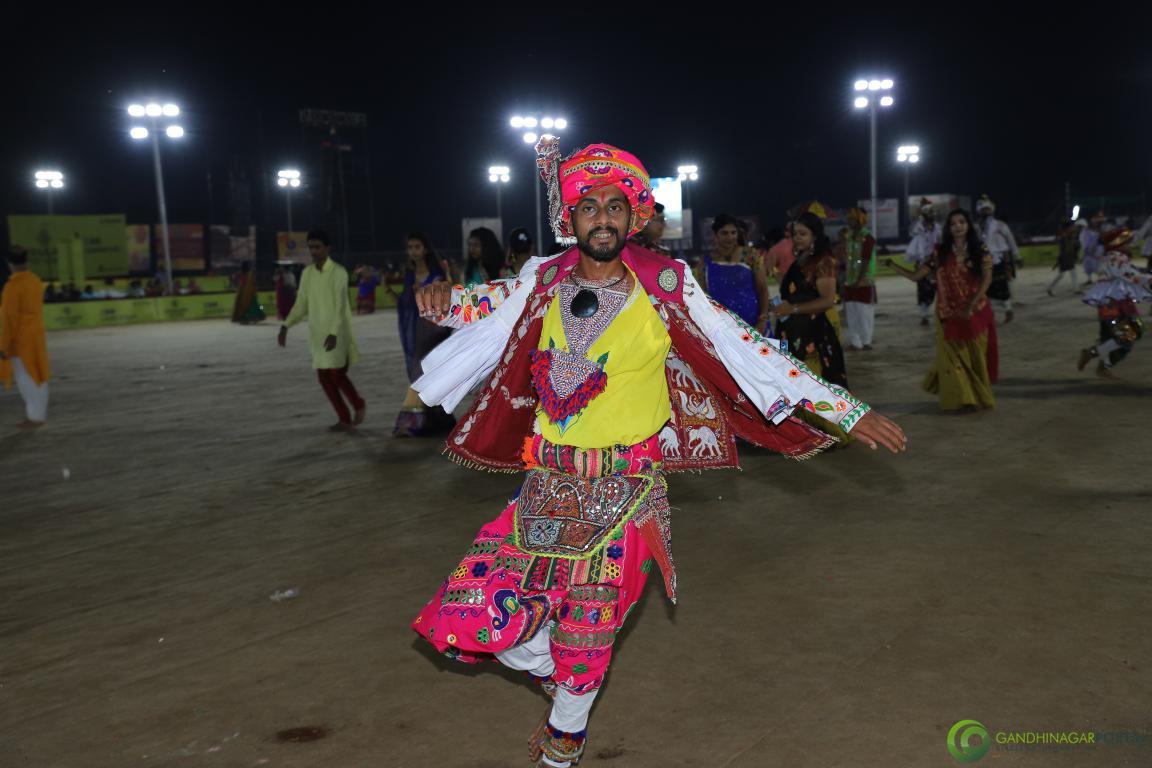 live-garba-gandhinagar-cultural-forum-navratri-2019-day-9-65