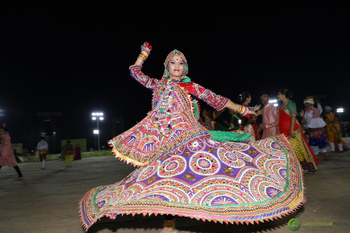 live-garba-gandhinagar-cultural-forum-navratri-2019-day-9-68