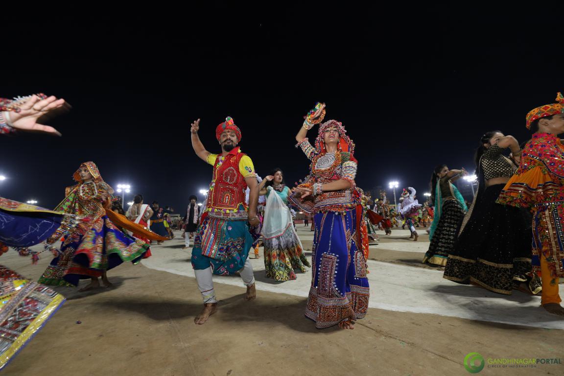 live-garba-gandhinagar-cultural-forum-navratri-2019-day-9-72