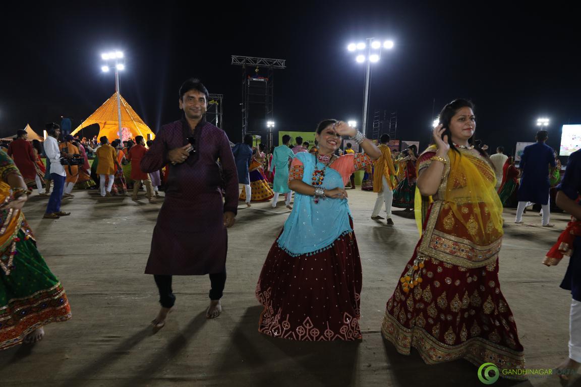 live-garba-gandhinagar-cultural-forum-navratri-2019-day-9-85
