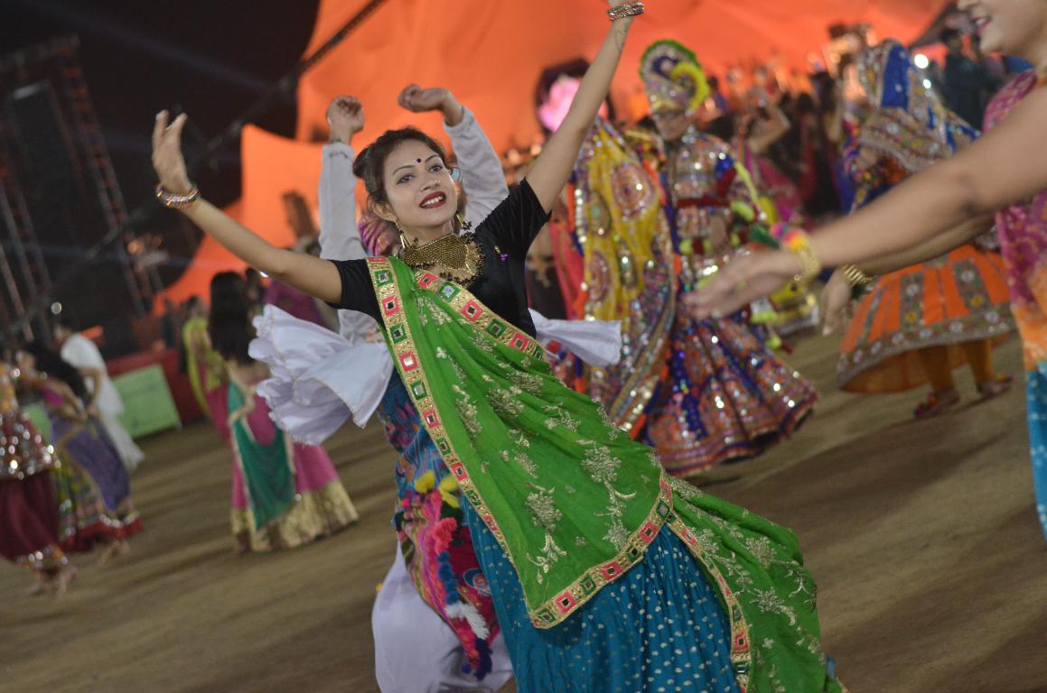 Live Navratri - Gandhinagar Cultural Forum 2018 Day 6 (103)