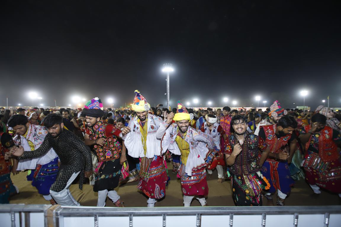 Live Navratri - Gandhinagar Cultural Forum 2018 Day 6 (81)