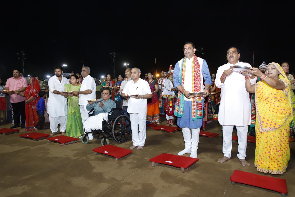 Live Navratri - Gandhinagar Cultural Forum 2018 Day 6 (16)